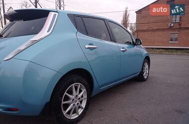 Хэтчбек Nissan Leaf 2015 в 