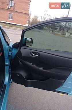 Хэтчбек Nissan Leaf 2015 в 