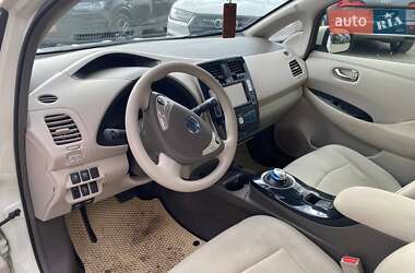 Хэтчбек Nissan Leaf 2011 в 