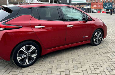 Хэтчбек Nissan Leaf 2018 в 