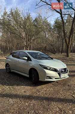 Хэтчбек Nissan Leaf 2018 в 