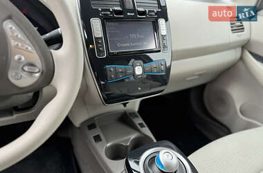 Хэтчбек Nissan Leaf 2012 в 