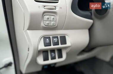 Хэтчбек Nissan Leaf 2012 в 