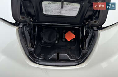 Хэтчбек Nissan Leaf 2012 в 