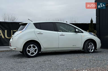 Хэтчбек Nissan Leaf 2012 в 