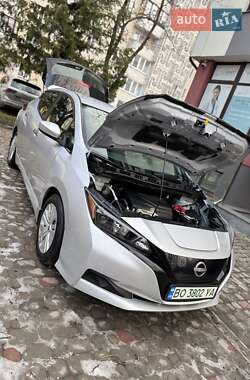 Хетчбек Nissan Leaf 2023 в Тернополі