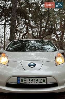 Хетчбек Nissan Leaf 2014 в Дніпрі