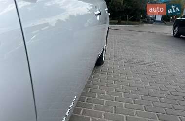 Хэтчбек Nissan Leaf 2012 в 