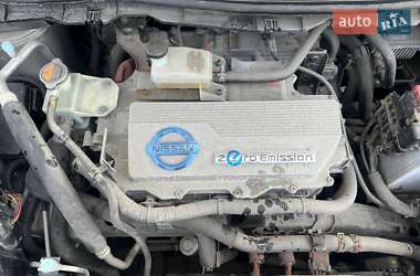 Хэтчбек Nissan Leaf 2012 в 