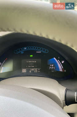 Хэтчбек Nissan Leaf 2012 в 