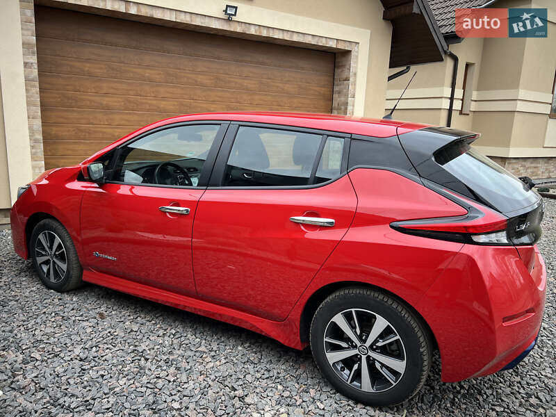 Хетчбек Nissan Leaf 2018 в Мостиській