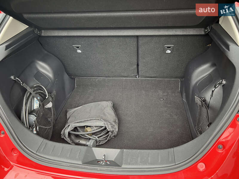 Хетчбек Nissan Leaf 2018 в Мостиській