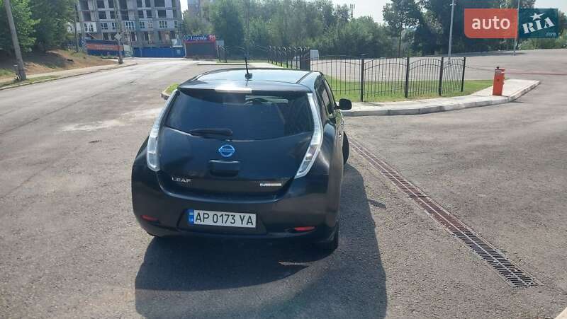 Хетчбек Nissan Leaf 2013 в Запоріжжі