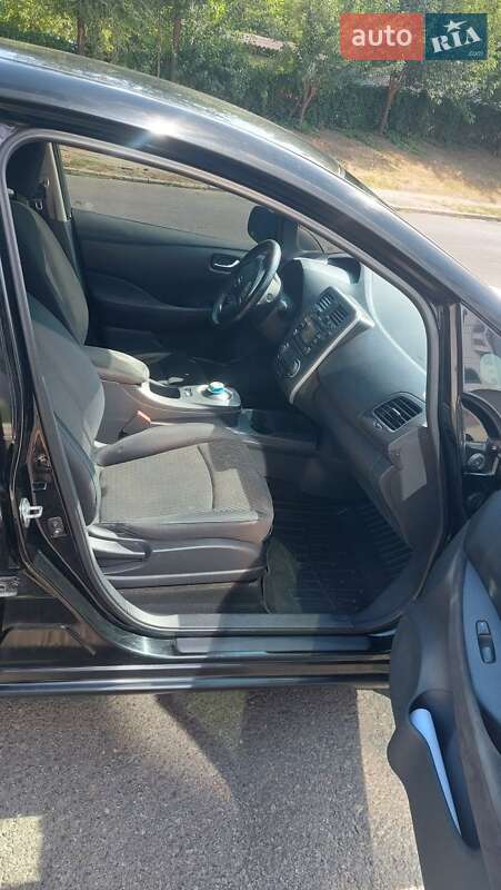 Хетчбек Nissan Leaf 2013 в Запоріжжі