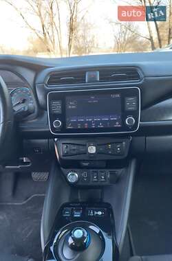 Хэтчбек Nissan Leaf 2020 в 