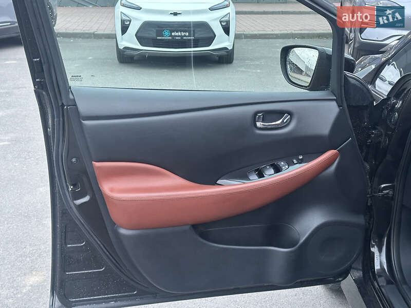 Хэтчбек Nissan Leaf 2018 в Львове