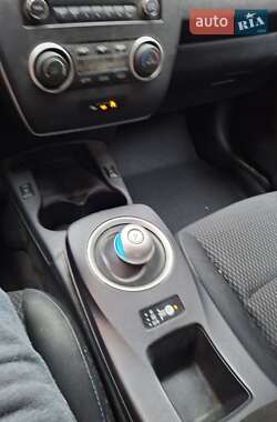 Хэтчбек Nissan Leaf 2014 в 