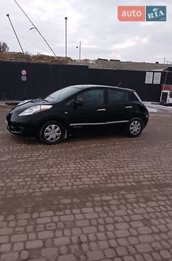 Хетчбек Nissan Leaf 2015 в 