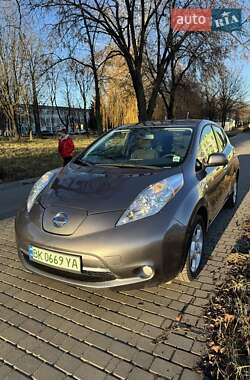 Хэтчбек Nissan Leaf 2014 в 