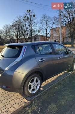 Хэтчбек Nissan Leaf 2014 в 