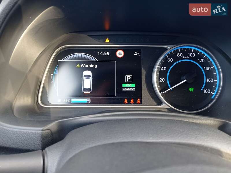Хетчбек Nissan Leaf 2018 в Дніпрі