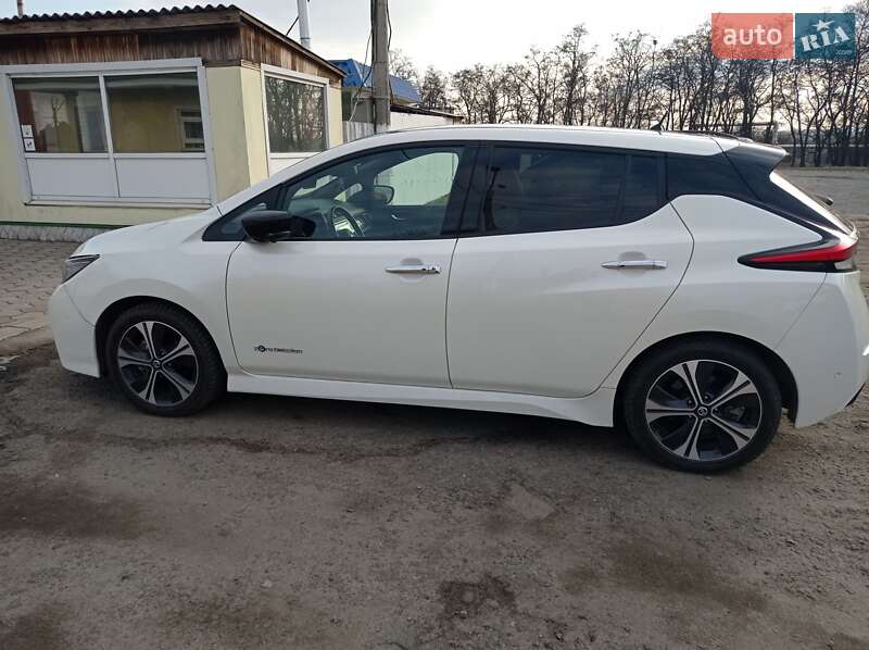 Хетчбек Nissan Leaf 2018 в Дніпрі