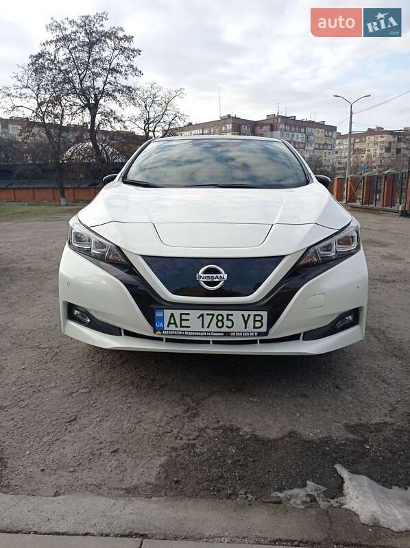 Хетчбек Nissan Leaf 2018 в Дніпрі