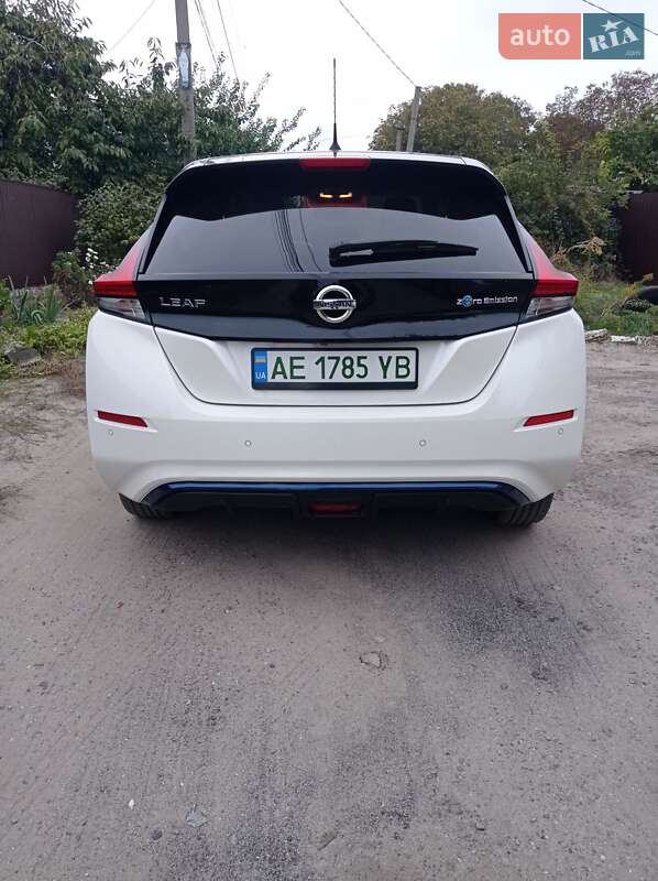 Хетчбек Nissan Leaf 2018 в Дніпрі