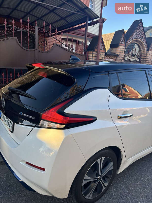 Хетчбек Nissan Leaf 2021 в Глевасі
