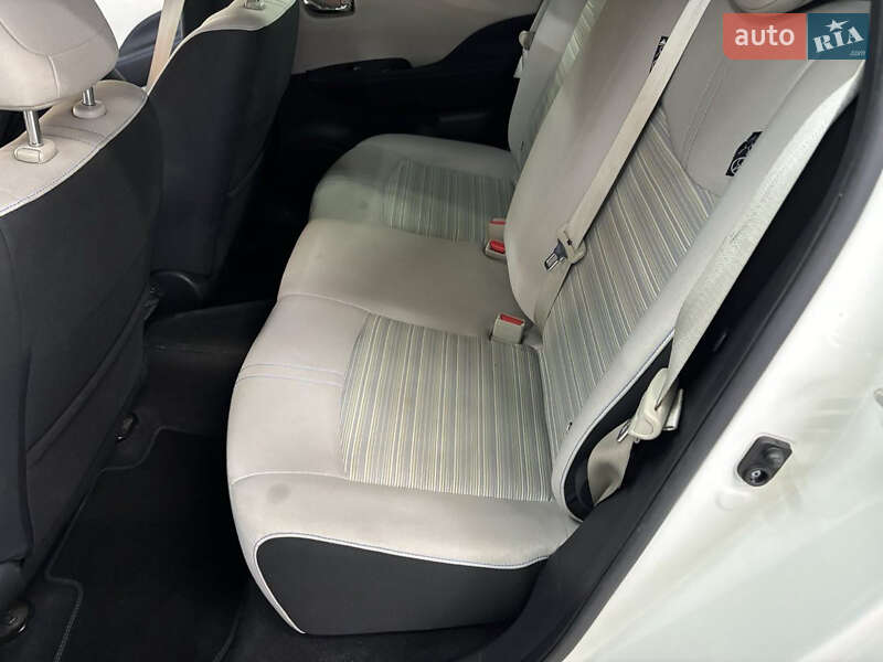 Хетчбек Nissan Leaf 2021 в Глевасі