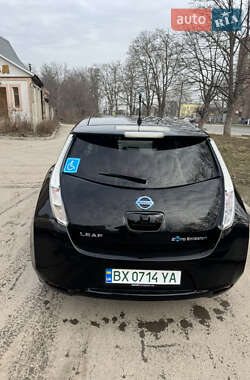 Хэтчбек Nissan Leaf 2012 в 
