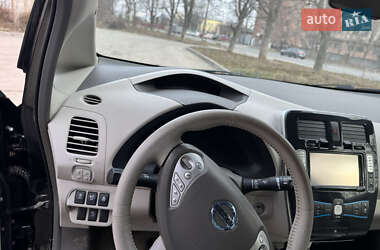 Хэтчбек Nissan Leaf 2012 в 