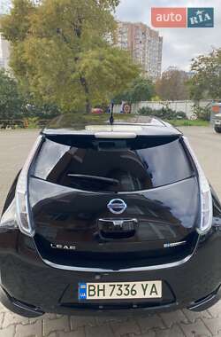 Хетчбек Nissan Leaf 2015 в 