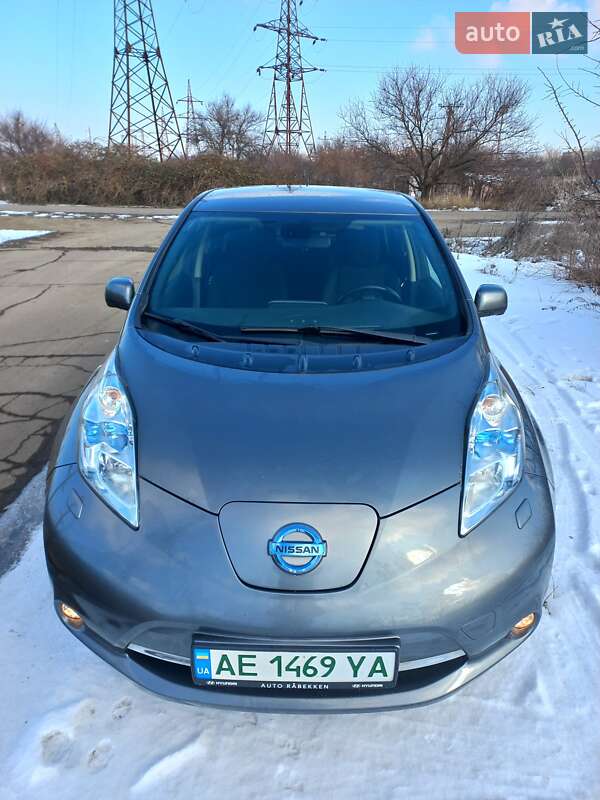 Хэтчбек Nissan Leaf 2014 в 