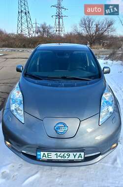 Хэтчбек Nissan Leaf 2014 в 