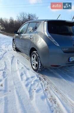 Хэтчбек Nissan Leaf 2014 в 