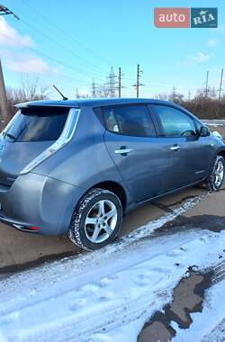 Хэтчбек Nissan Leaf 2014 в 