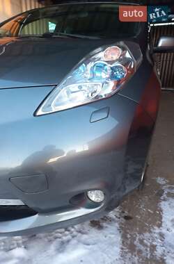 Хэтчбек Nissan Leaf 2014 в 