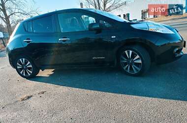 Хэтчбек Nissan Leaf 2015 в 