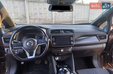 Хэтчбек Nissan Leaf 2019 в 