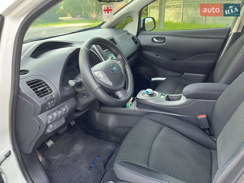 Хэтчбек Nissan Leaf 2014 в Днепре