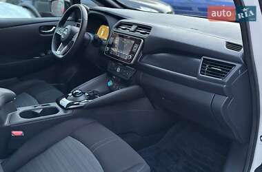 Хэтчбек Nissan Leaf 2023 в 