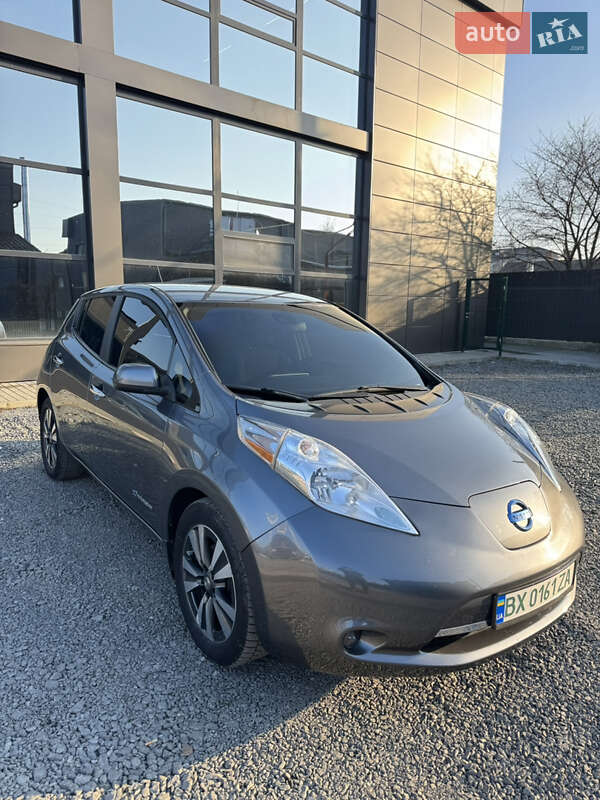 Хэтчбек Nissan Leaf 2015 в Шепетовке