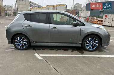 Хетчбек Nissan Leaf 2016 в 