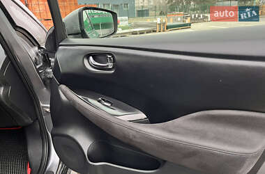Хетчбек Nissan Leaf 2016 в 