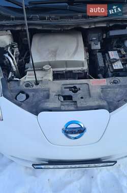 Хэтчбек Nissan Leaf 2015 в 
