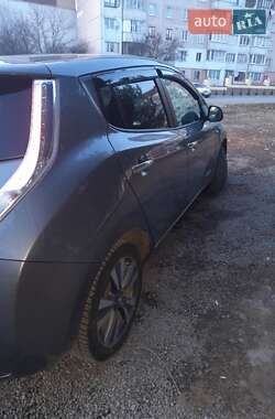 Хэтчбек Nissan Leaf 2014 в 