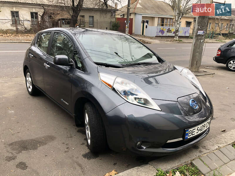 Хэтчбек Nissan Leaf 2013 в Николаеве