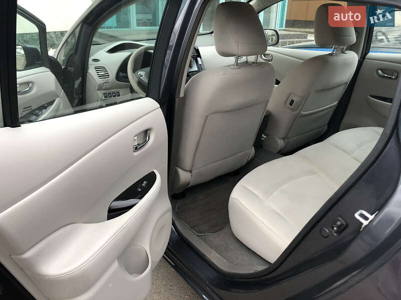 Хэтчбек Nissan Leaf 2013 в Николаеве