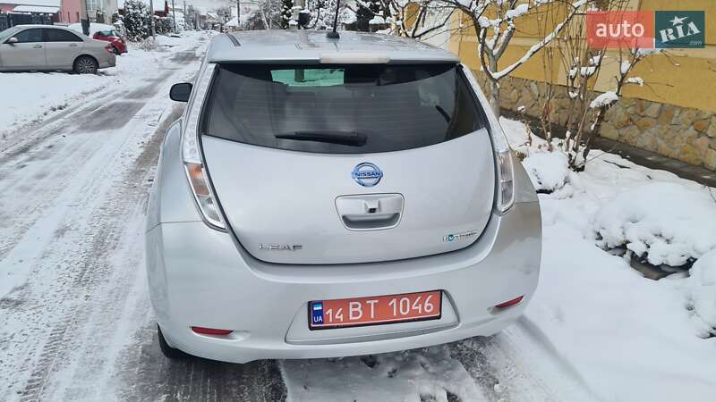 Хэтчбек Nissan Leaf 2016 в Хмельницком